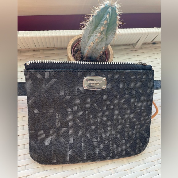 Michael Kors Handbags - Michael Kors NWOT Fanny/Belt Bag. Black and Grey Size Large?
